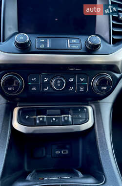 Внедорожник / Кроссовер GMC Acadia 2020 в 