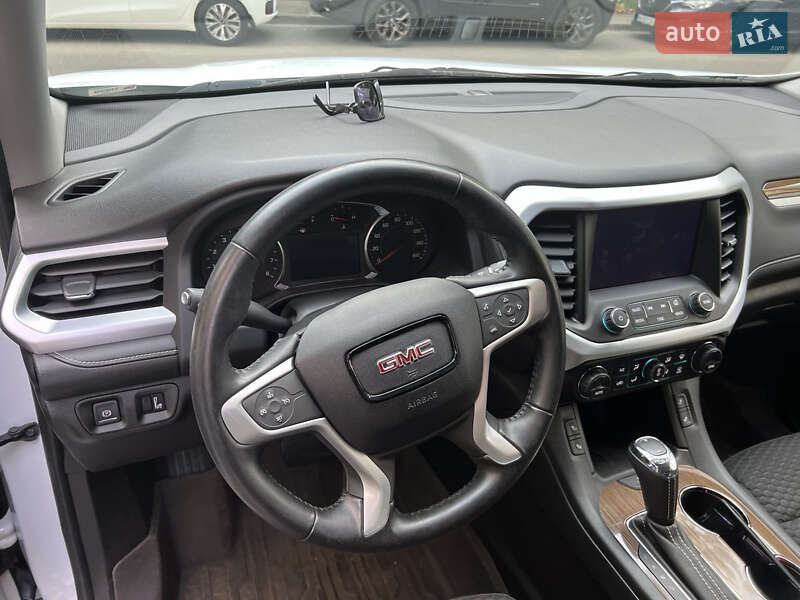 Внедорожник / Кроссовер GMC Acadia 2019 в Киеве