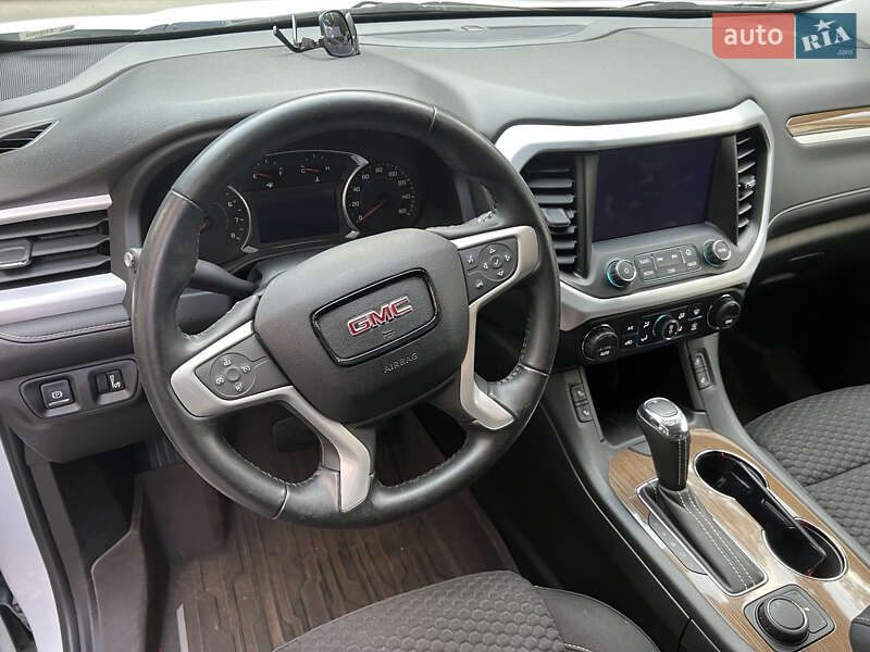 Внедорожник / Кроссовер GMC Acadia 2019 в Киеве