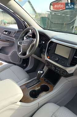 Внедорожник / Кроссовер GMC Acadia 2017 в 