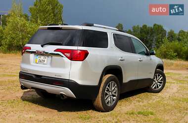 Позашляховик / Кросовер GMC Acadia 2017 в 