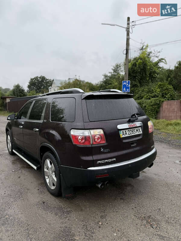 Внедорожник / Кроссовер GMC Acadia 2008 в Киеве