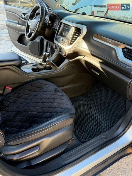 Внедорожник / Кроссовер GMC Acadia 2017 в Василькове