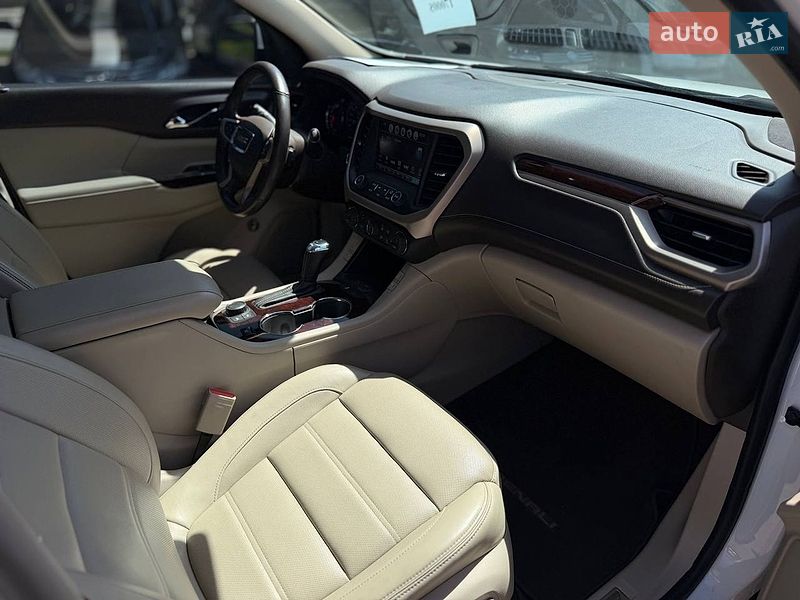 Внедорожник / Кроссовер GMC Acadia 2016 в Кривом Роге