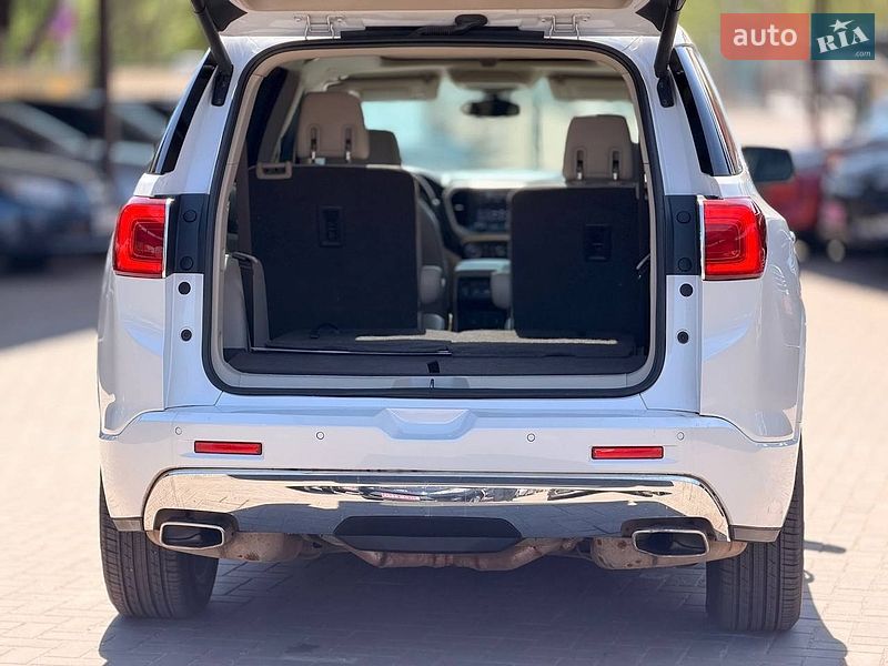 Внедорожник / Кроссовер GMC Acadia 2016 в Кривом Роге