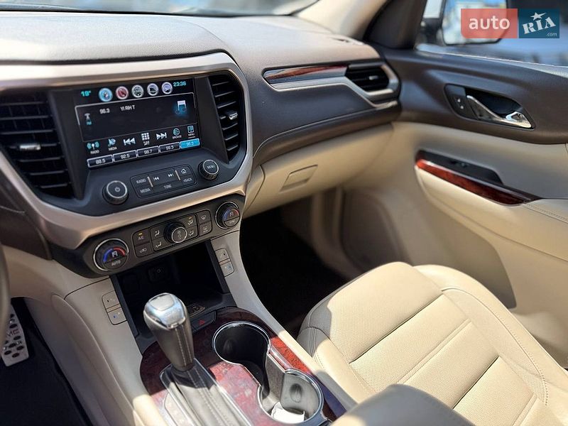 Внедорожник / Кроссовер GMC Acadia 2016 в Кривом Роге