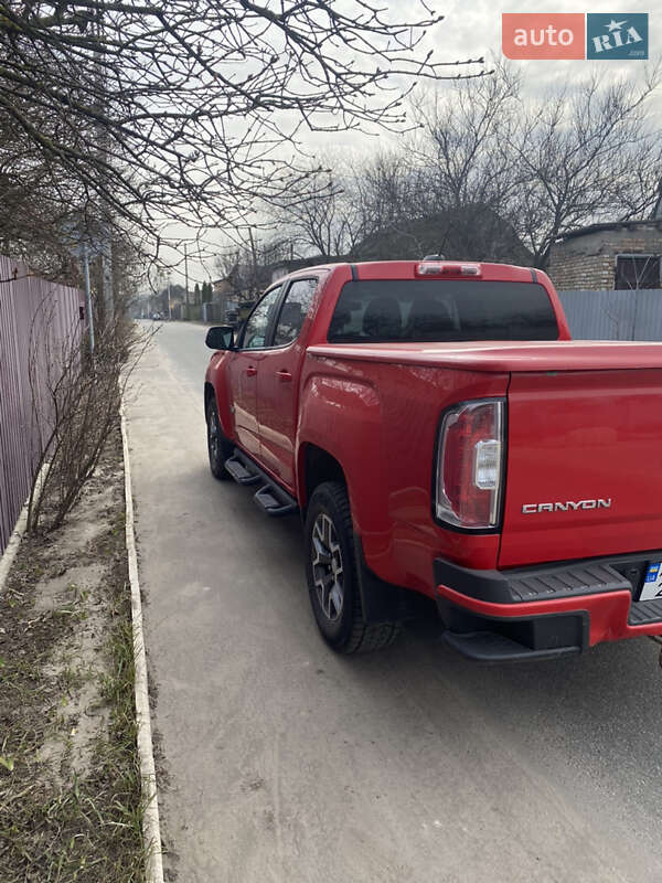 Пікап GMC Canyon 2014 в Бучі