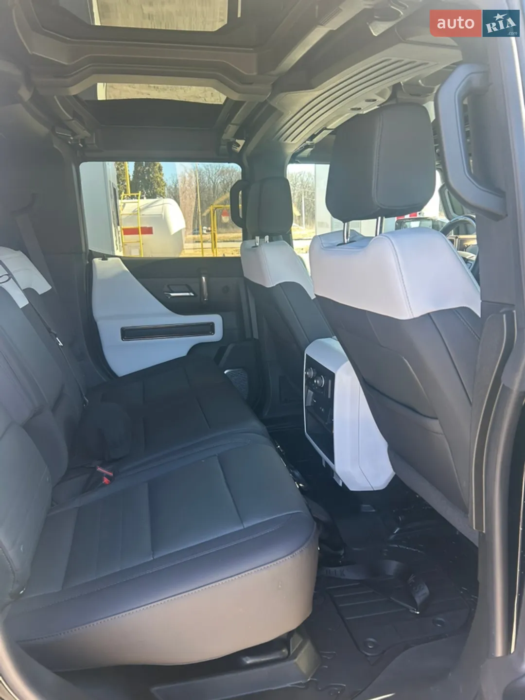 2024 GMC Hummer EV - мініатюра 11