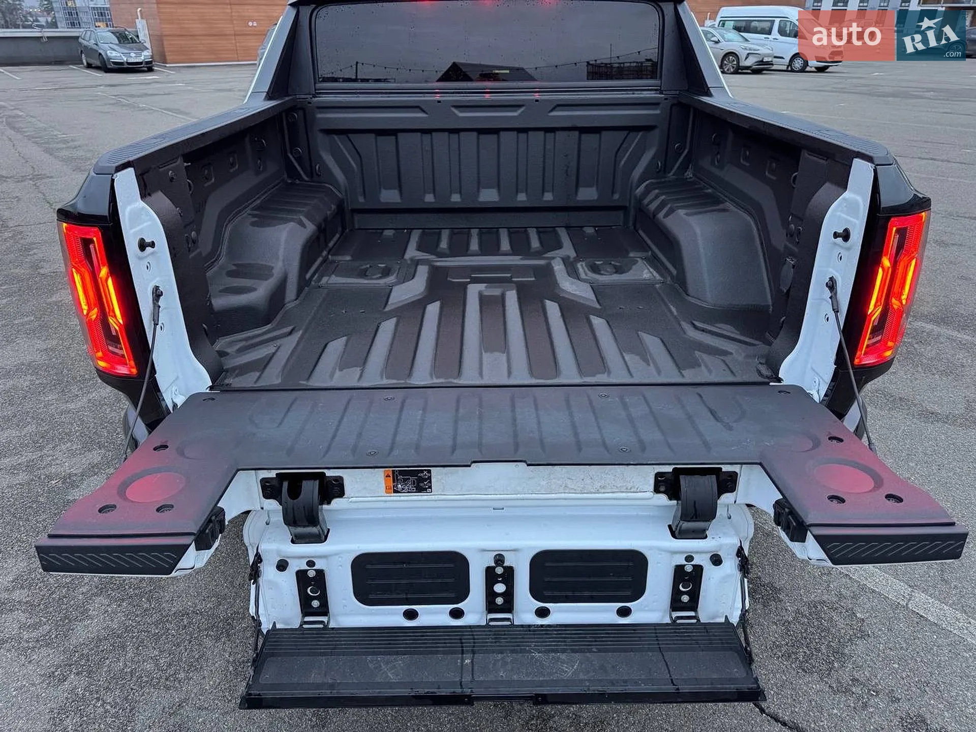 2024 GMC Hummer EV - мініатюра 30