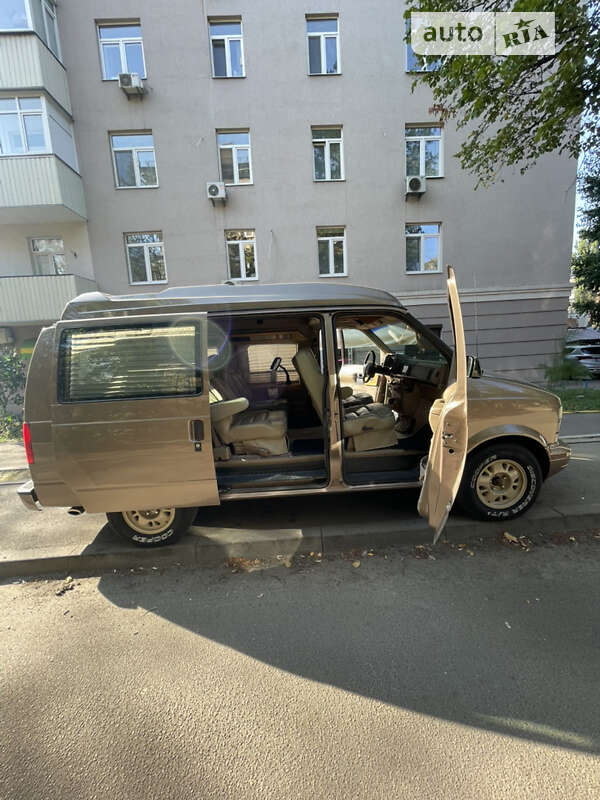Минивэн GMC Safari 1995 в Киеве