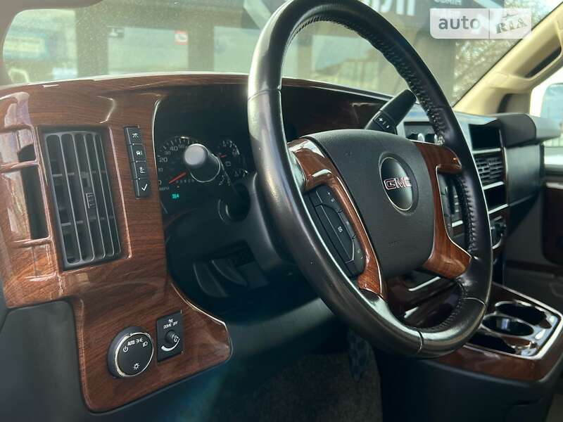 Минивэн GMC Savana 2016 в Черновцах