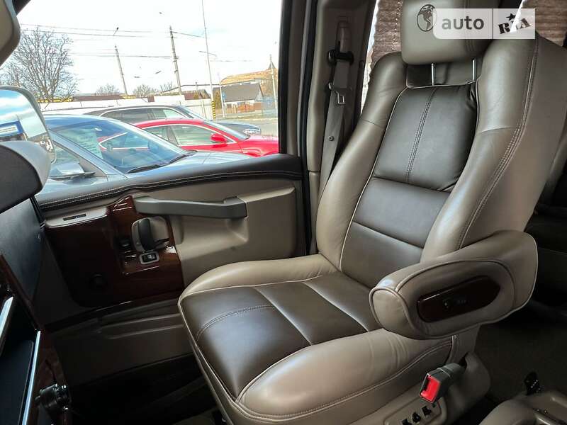 Минивэн GMC Savana 2016 в Черновцах