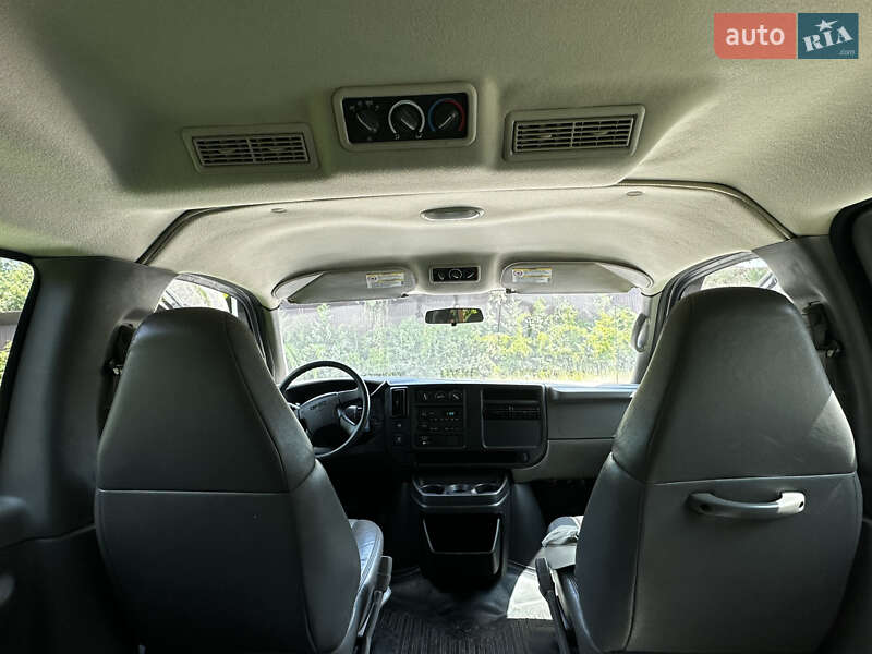 Мінівен GMC Savana 2005 в Києві