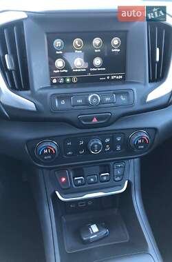 Внедорожник / Кроссовер GMC Terrain 2018 в 