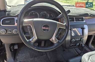 Внедорожник / Кроссовер GMC Yukon 2006 в 