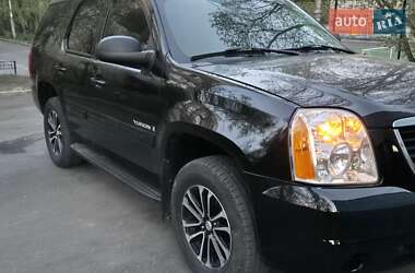 Внедорожник / Кроссовер GMC Yukon 2006 в 