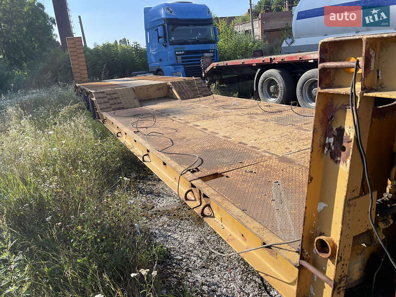 Низкорамна платформа Goldhofer STZ 1992 в Калинівці