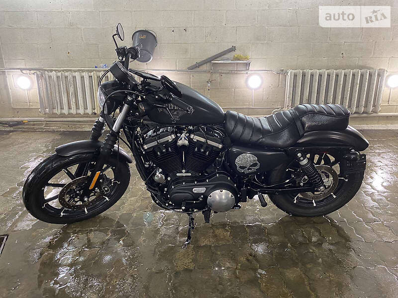 Harley-Davidson 883 Iron