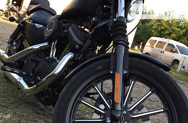 Мотоцикл Чоппер Harley-Davidson 883 Iron 2013 в 