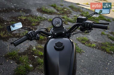 Мотоцикл Круизер Harley-Davidson 883 Iron 2017 в 
