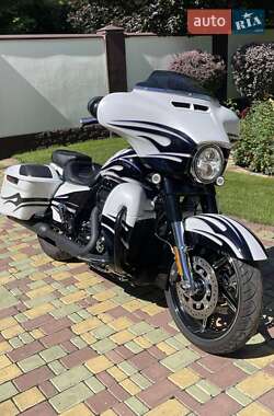 Мотоцикл Туризм Harley-Davidson CVO Street Glide 2016 в 