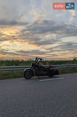 Мотоцикл Круізер Harley-Davidson FLHR 2016 в  фото 4 Мотоцикл Круізер Harley-Davidson FLHR 2016 в