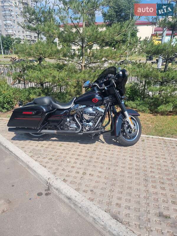 Мотоцикл Круизер Harley-Davidson FLHTP 2014 в 