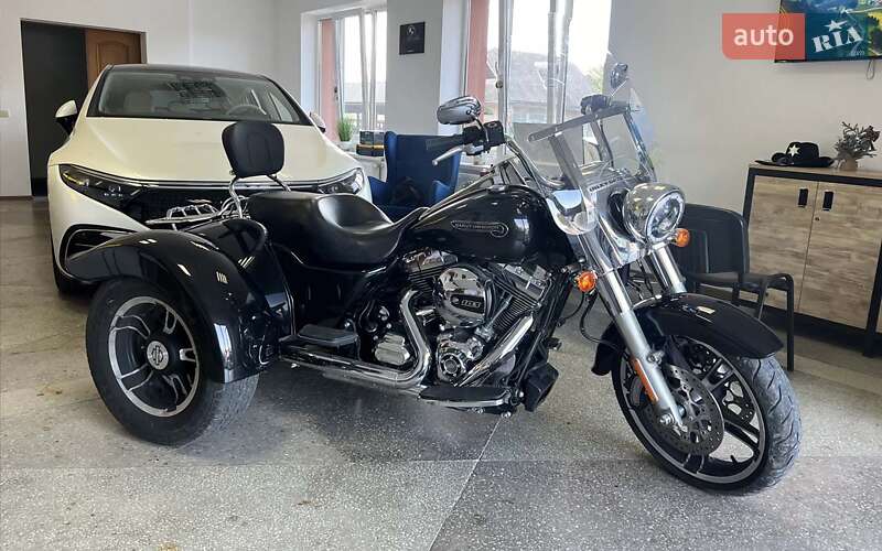 Трайк Harley-Davidson FLRT 2015 в 