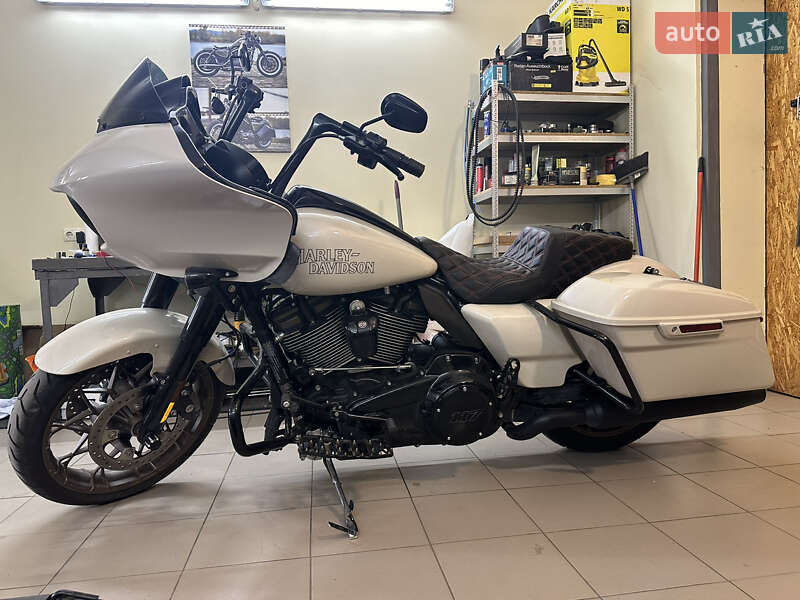 Мотоцикл Круизер Harley-Davidson FLTRX Road Glide 2023 в 