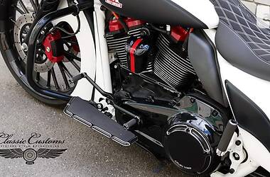 Мотоцикл Кастом Harley-Davidson Road Glide 2017 в 