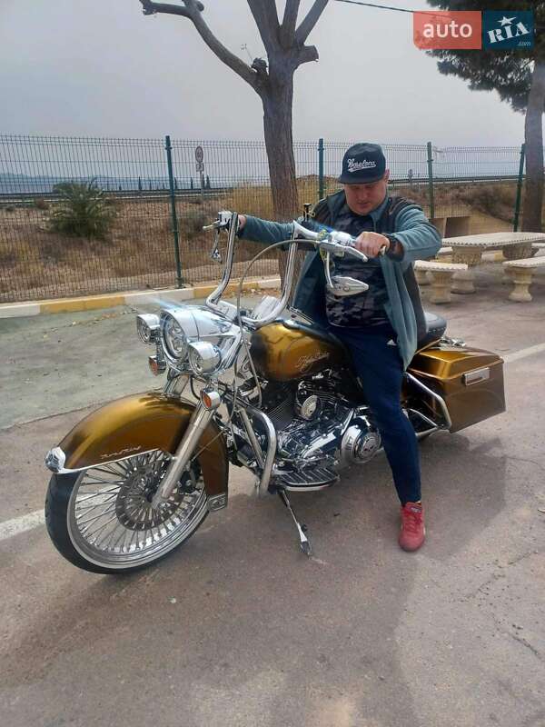 Мотоцикл Кастом Harley-Davidson Road King 2010 в Киеве