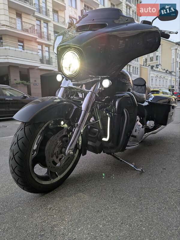 Мотоцикл Круизер Harley-Davidson Touring 2016 в Киеве