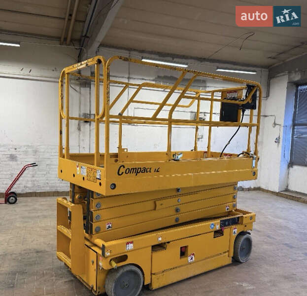 Ножничный подъемник Haulotte Compact 12 2014 в Львове
