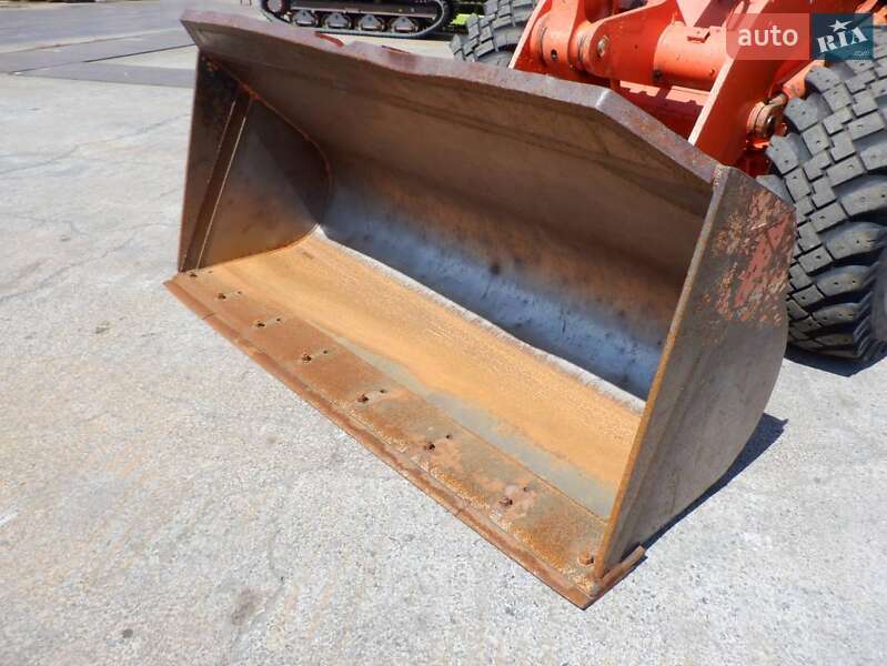 Фронтальні навантажувачі Hitachi LX 2005 в Одесі