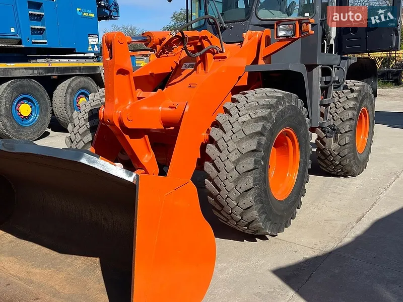 Hitachi LX 2005