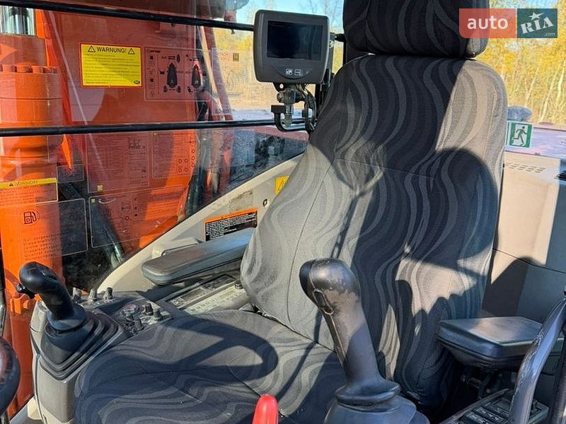 Колісний екскаватор Hitachi ZAXIS 2008 в Долині