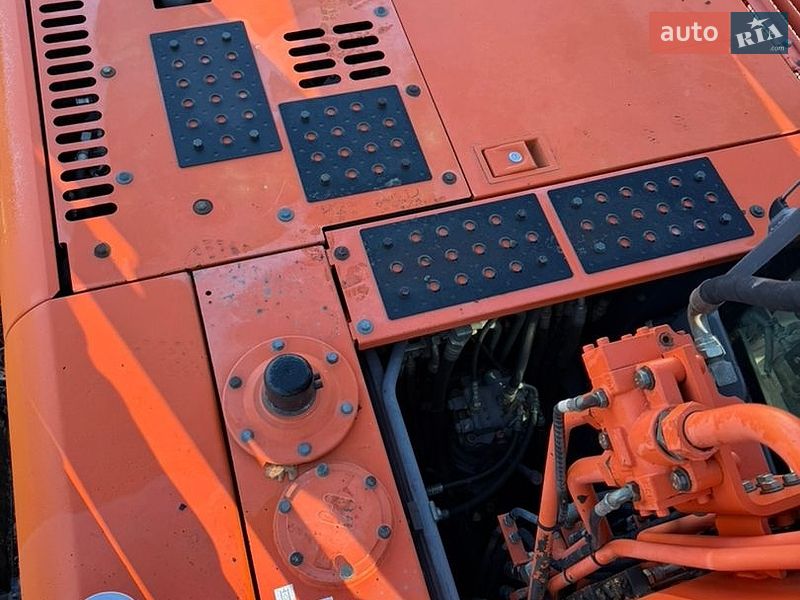 Колісний екскаватор Hitachi ZAXIS 2008 в Долині