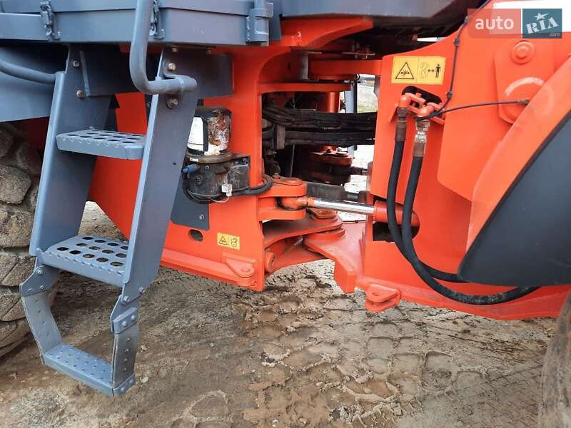 Фронтальный погрузчик Hitachi ZW 2006 в Луцке