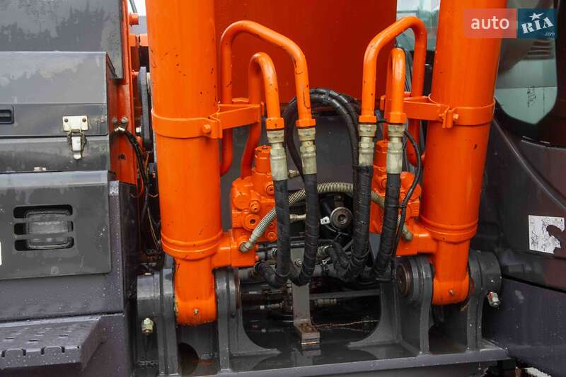 Гусеничный экскаватор Hitachi ZX 2021 в Житомире