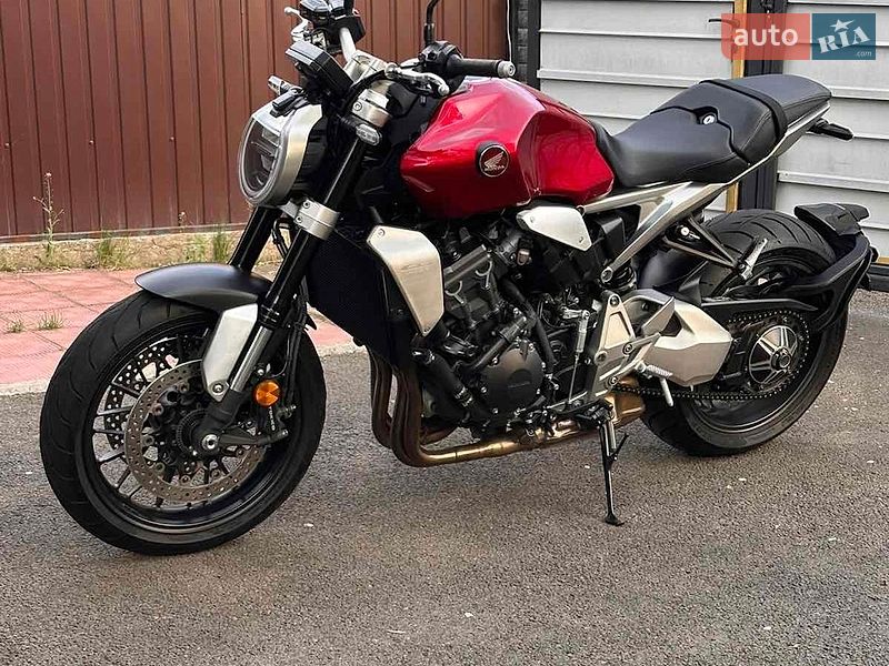 Мотоциклы Без обтекателей (Naked bike) Хонда 1000 кубов ( 1.00