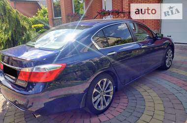 Седан Honda Accord 2015 в Ровно