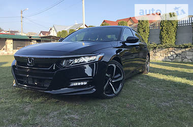 Седан Honda Accord 2018 в Киеве