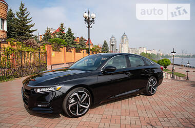 Седан Honda Accord 2019 в Киеве