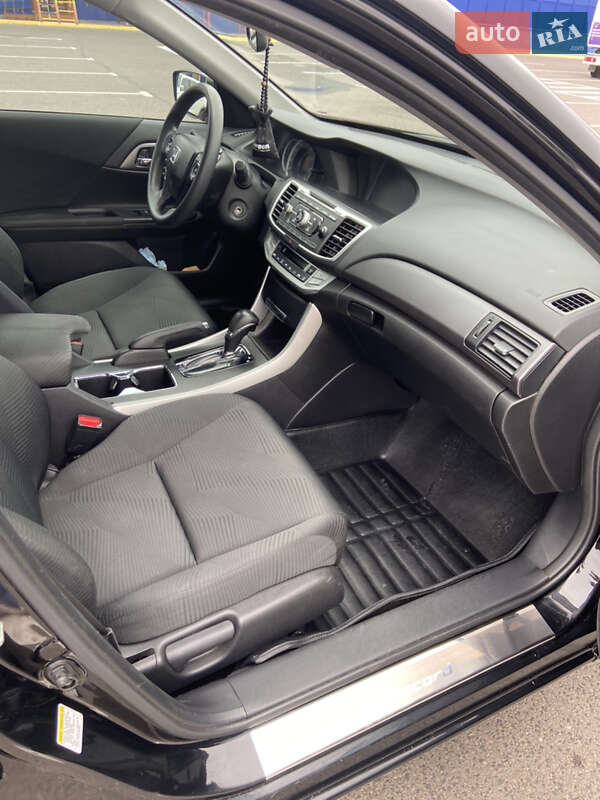 Седан Honda Accord 2015 в Цумани