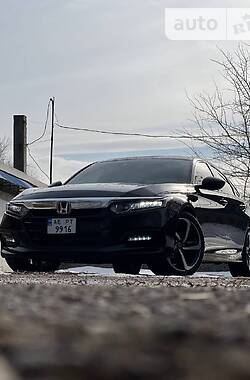 Седан Honda Accord 2018 в 