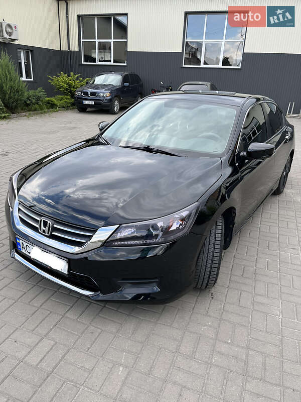 Седан Honda Accord 2015 в Цумани