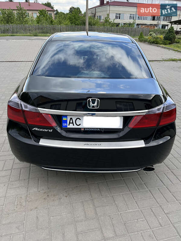 Седан Honda Accord 2015 в Цумани