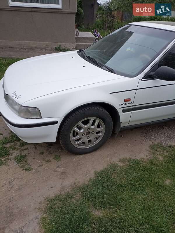 Седан Honda Accord 1992 в Новоселиці