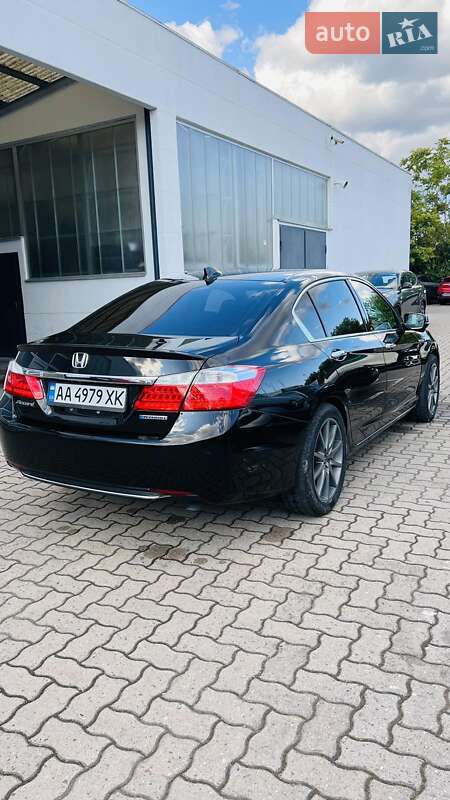 Седан Honda Accord 2014 в Києві