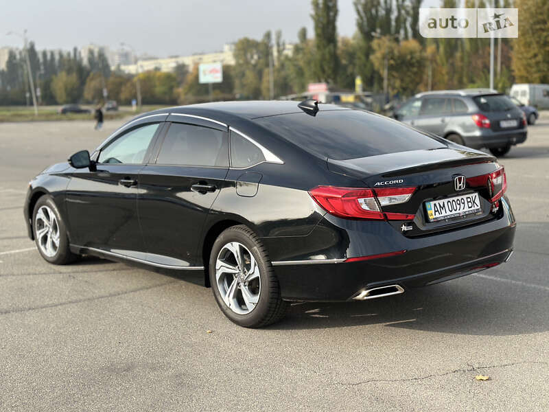 Седан Honda Accord 2019 в Киеве